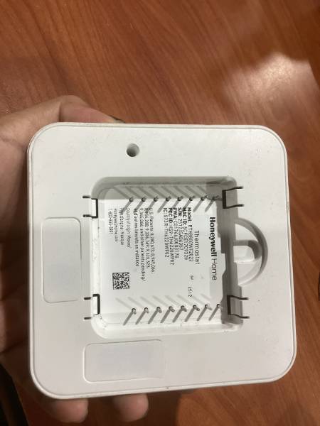 Lot # 300 Honeywell Home  White Smart Wi-Fi Thermostat T9800WK012 Used  $149
