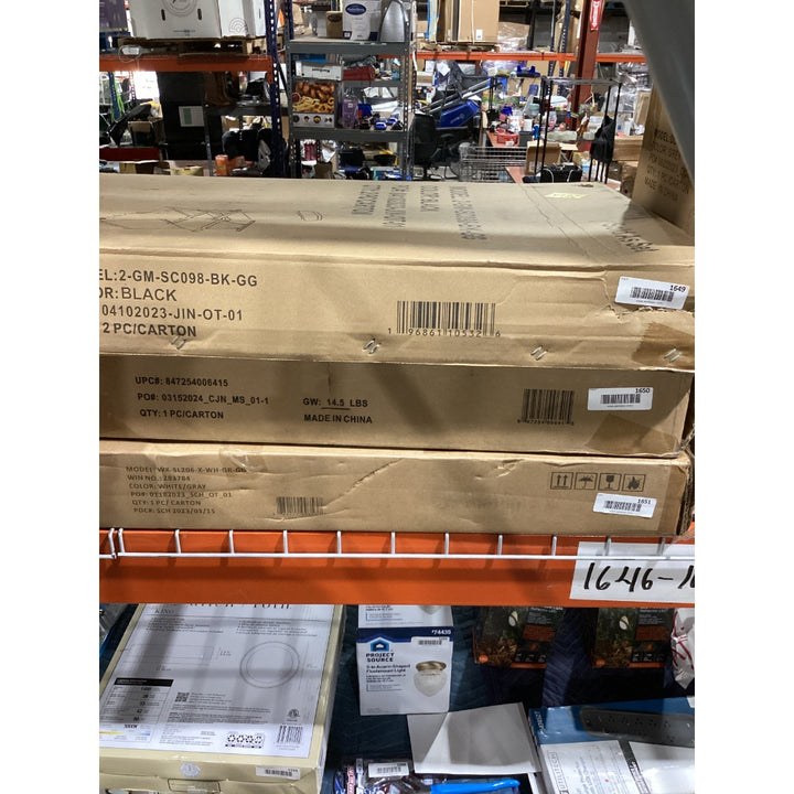 Lot # 1650 Flash Furniture Desk $51.60