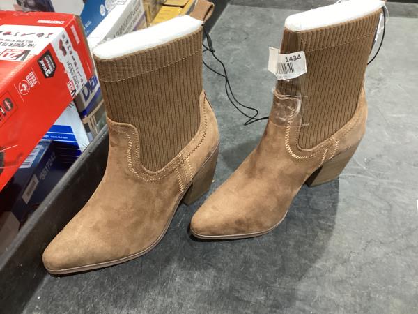 Lot # 1434 Women's Kinley Ankle Boots Cognac 7 $28