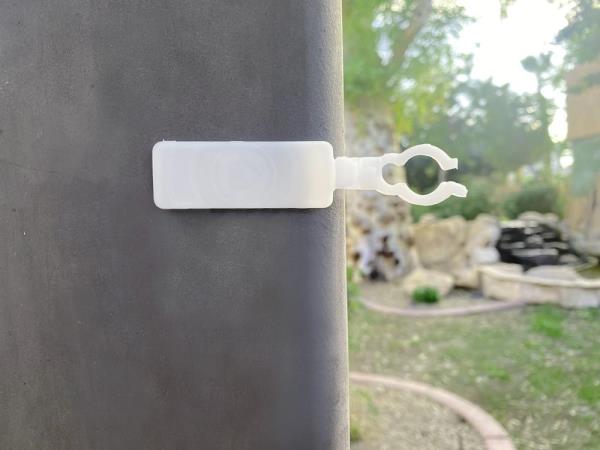 Lot # 978 Simple Living Solutions Max Pro Anywhere Sticky Clip Ultimate Outdoor Adhesive White Light Clip Value Pack (15 Clips)