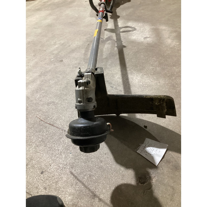 Lot # 1425 CRAFTSMAN Gas String Trimmer, 2-Cycle Engine, D-Handle, Red and Black