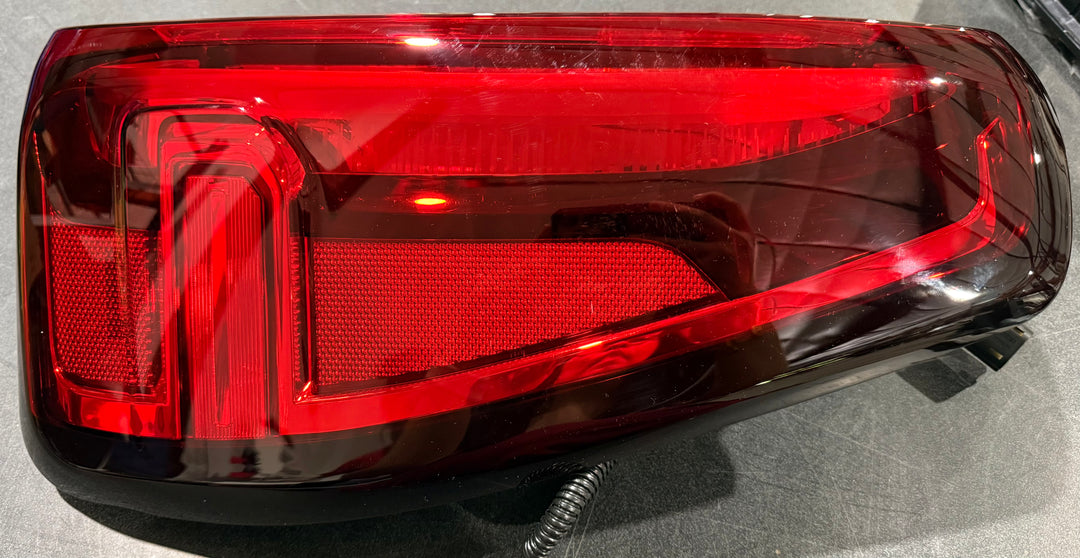 LED Tail Light Rear Lamp Assembly Left and Right  2019-2026 GMC Sierra (Open Box)