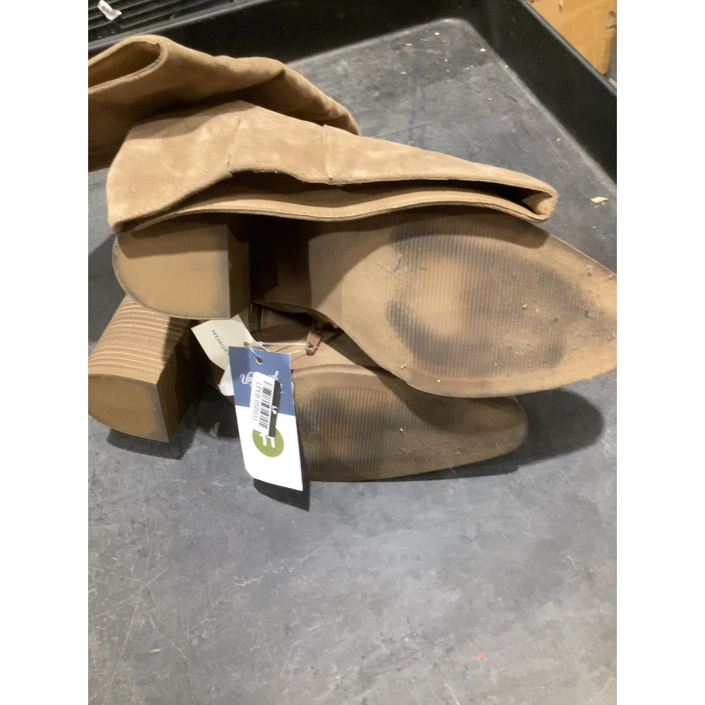 Lot # 1508 Universal Thread Boots $32.00