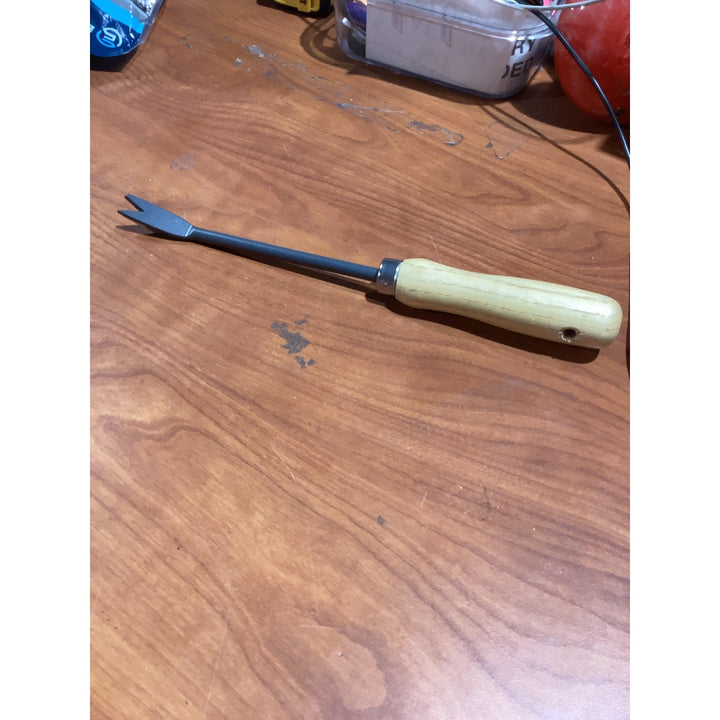 Lot # 1315 Automotive Panel Clip Remover w Wood Handle $14.99