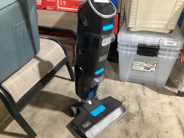 Lot # 2039 Black + Decker BXUVXA02 Vacuum Cleaner $199
