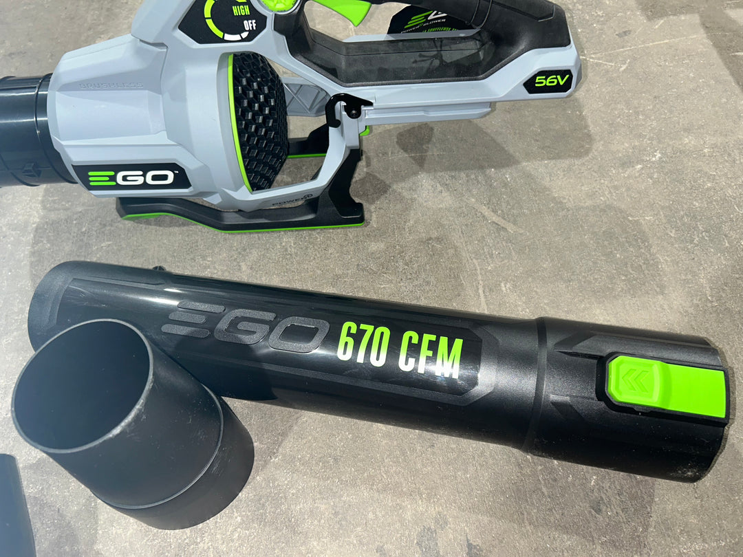 Soplador de hojas portátil a batería EGO POWER+ de 56 voltios, 670 CFM y 180 MPH (herramienta básica) (usado)
