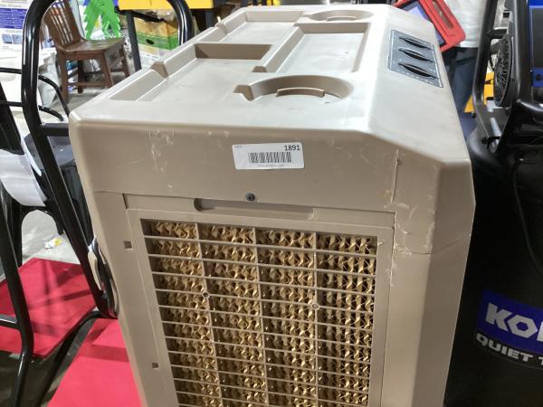 Lot # 1891 Hessaire 5, 300 cfm 3-speed portable evaporative cooler $620