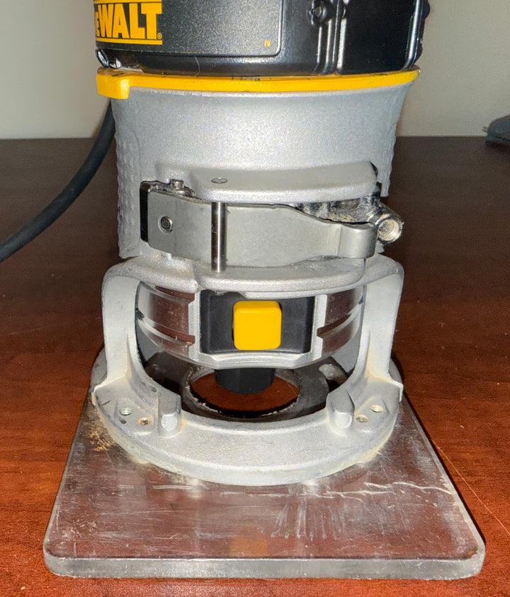 DeWalt 7 Amp Corded 1-1/4 HP Max Torque Compact Router used
