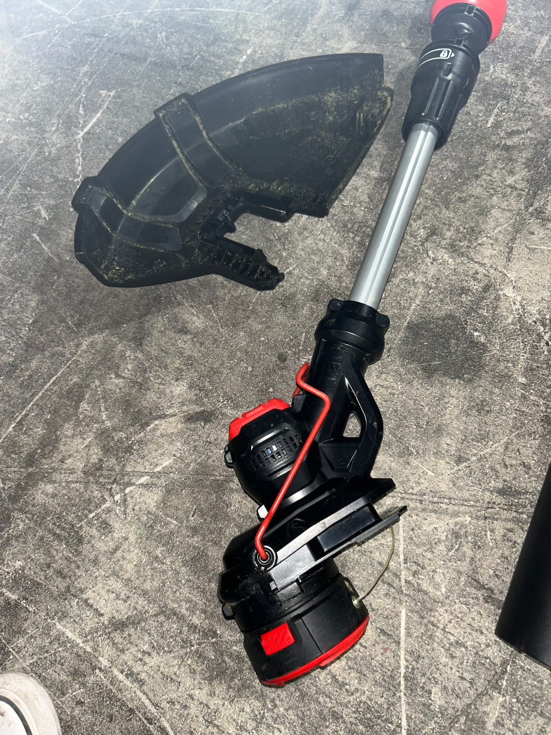 Kit combinado de recortadora de hilo y soplador de hojas inalámbrico CRAFTSMAN V20 de 20 voltios máx., 2 Ah (batería y cargador incluidos) (USADO)