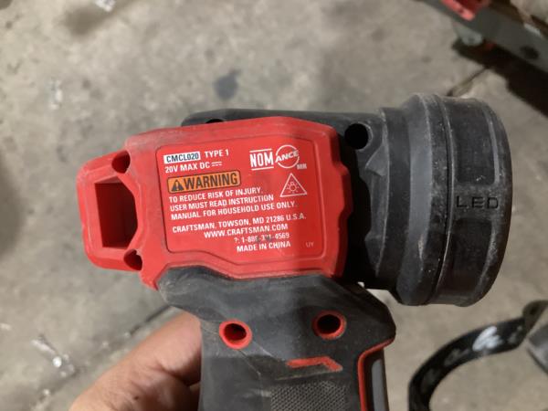 Lot # 332 CRAFTSMAN V20 LED Work Light $31