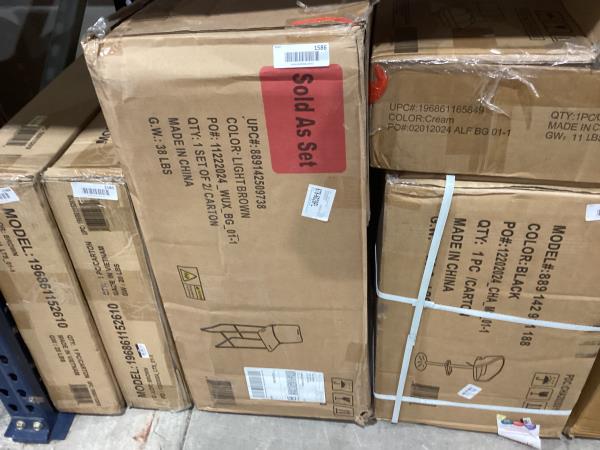 Lot # 1586 Flash Furniture 24" Counter Height Stools $100