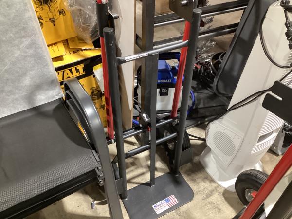 Lot # 2029 Milwaukee 800-lb Steel Convertible Hand Truck $159