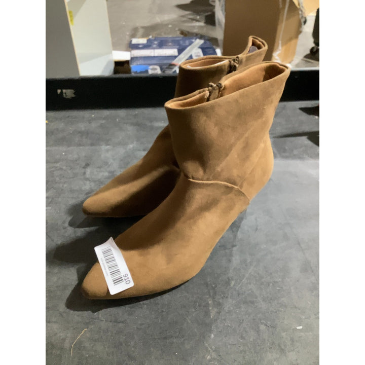 Lot # 910 Universal Thread Shoes $27.99