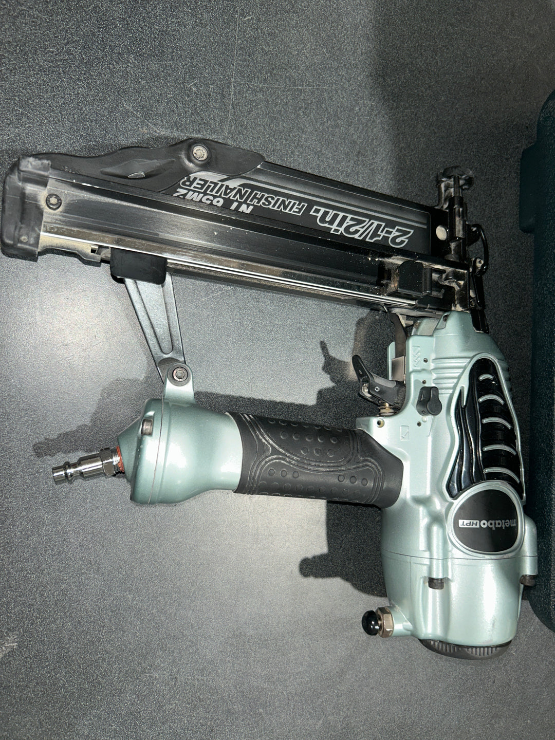 Metabo HPT 2-1/2-in 16-Gauge Pneumatic Straight Finish Nailer (USED)