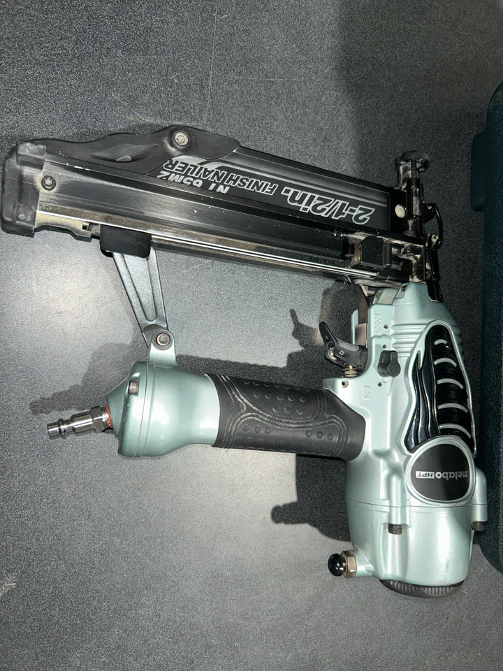 Metabo HPT 2-1/2-in 16-Gauge Pneumatic Straight Finish Nailer (USED)