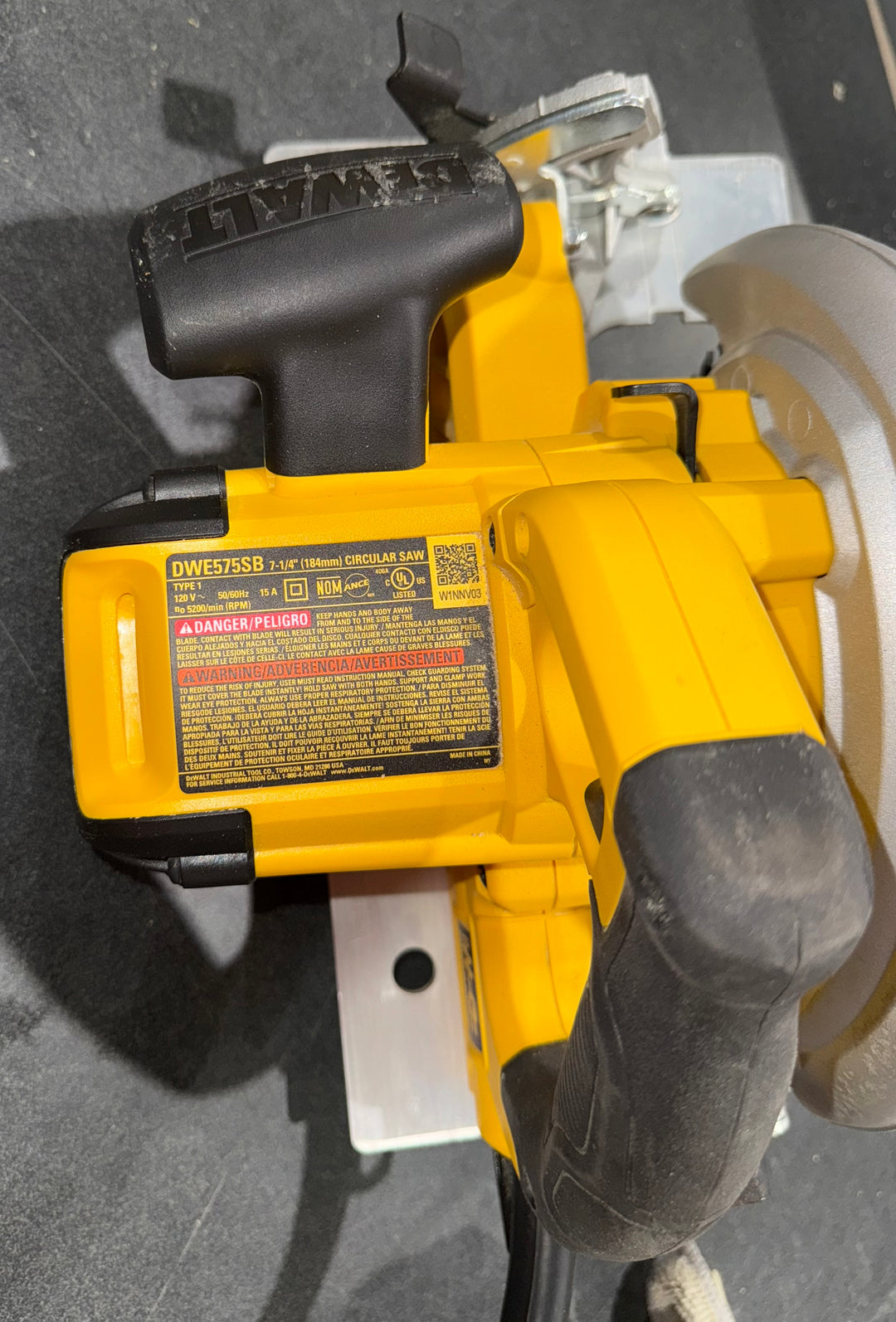 DEWALT 7-1/4-in Lightweight Circular Saw with Electric Brake Used