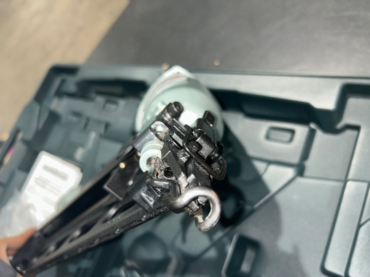 Metabo HPT 2-1/2-in 15 -Gauge Pneumatic Angled Finish Nailer (USED)