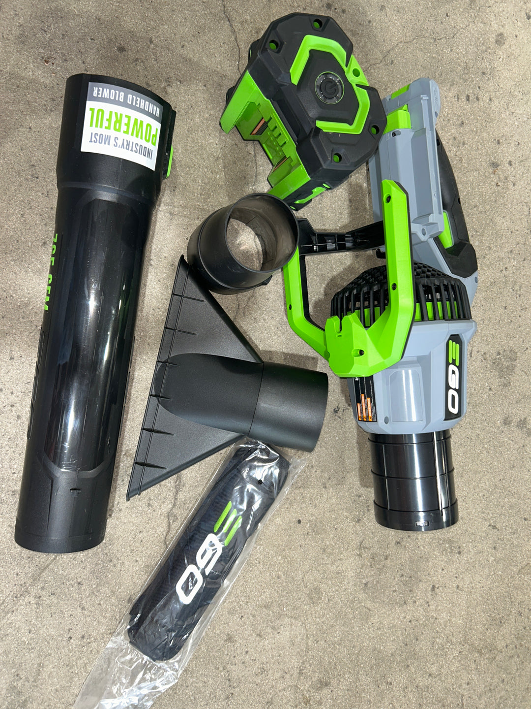 Soplador de hojas portátil EGO de 56 voltios, 765 CFM, 200 MPH, batería de 5 Ah (batería y cargador incluidos) (caja abierta)