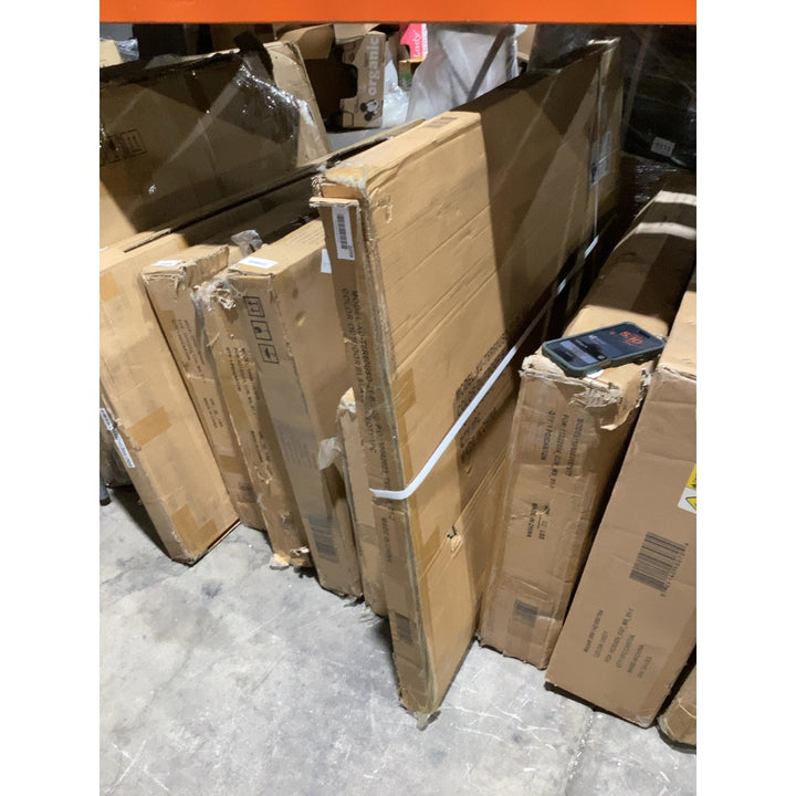 Lot # 2038 Flash Furniture INDOOROUTDOOR COFFEE TABLE $259.17