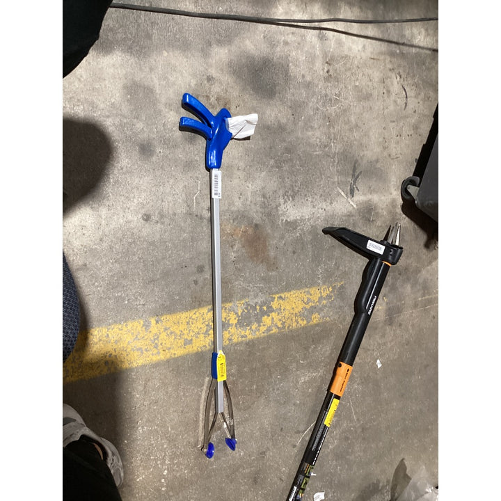 Lot # 861 E-Z Reacher 32in Grabber Tool - Mobility Aid $25