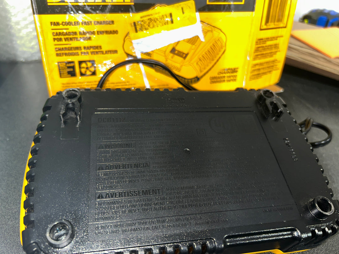 DEWALT 20 -Volt Lithium-ion ( Battery Charger ) (USED)