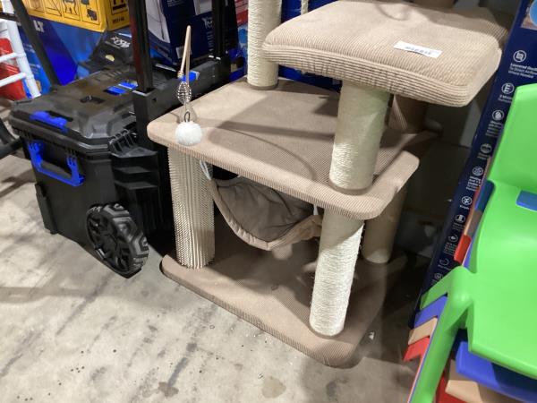 Lot # 2071 Catry Jiminy 60 inch Cat Tree $108