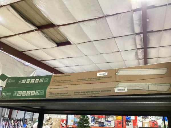 Lot # 2045 Lithonia Lighting 4Ft. Lumens Integrated LED $184