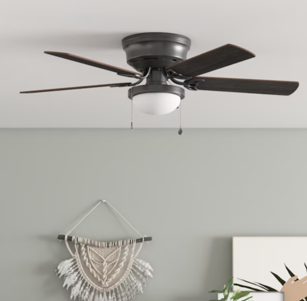 Lot # 1263 Harbor Breeze Armitage 52" Ceiling Fan $60