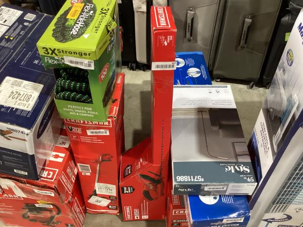 Lot # 447 Craftsman 22 in. Electric Hedge Trimmer $102