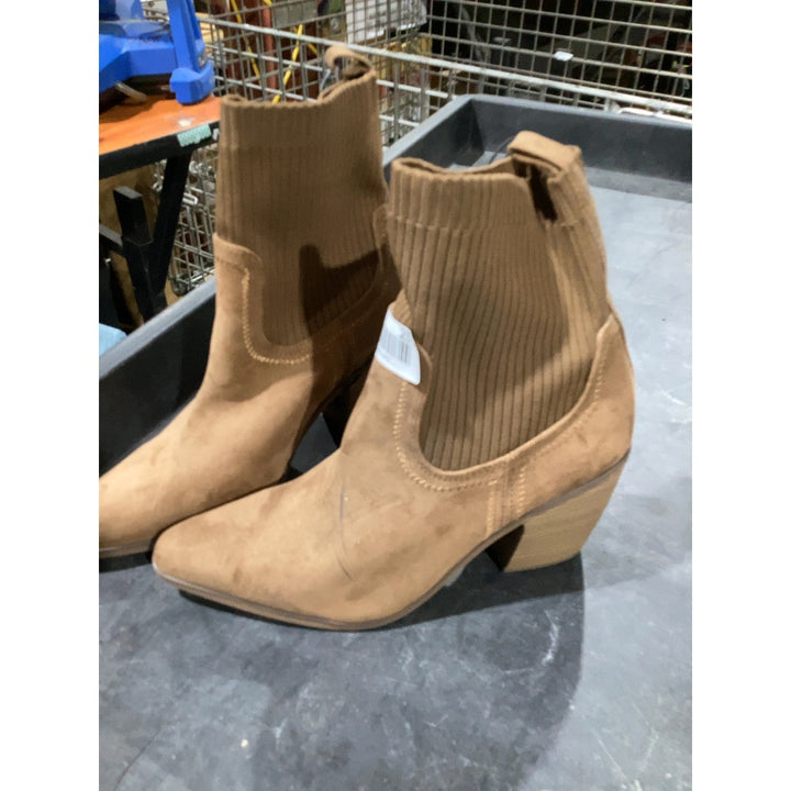 Lot # 256 Universal Thread Ankle Boots $27.00