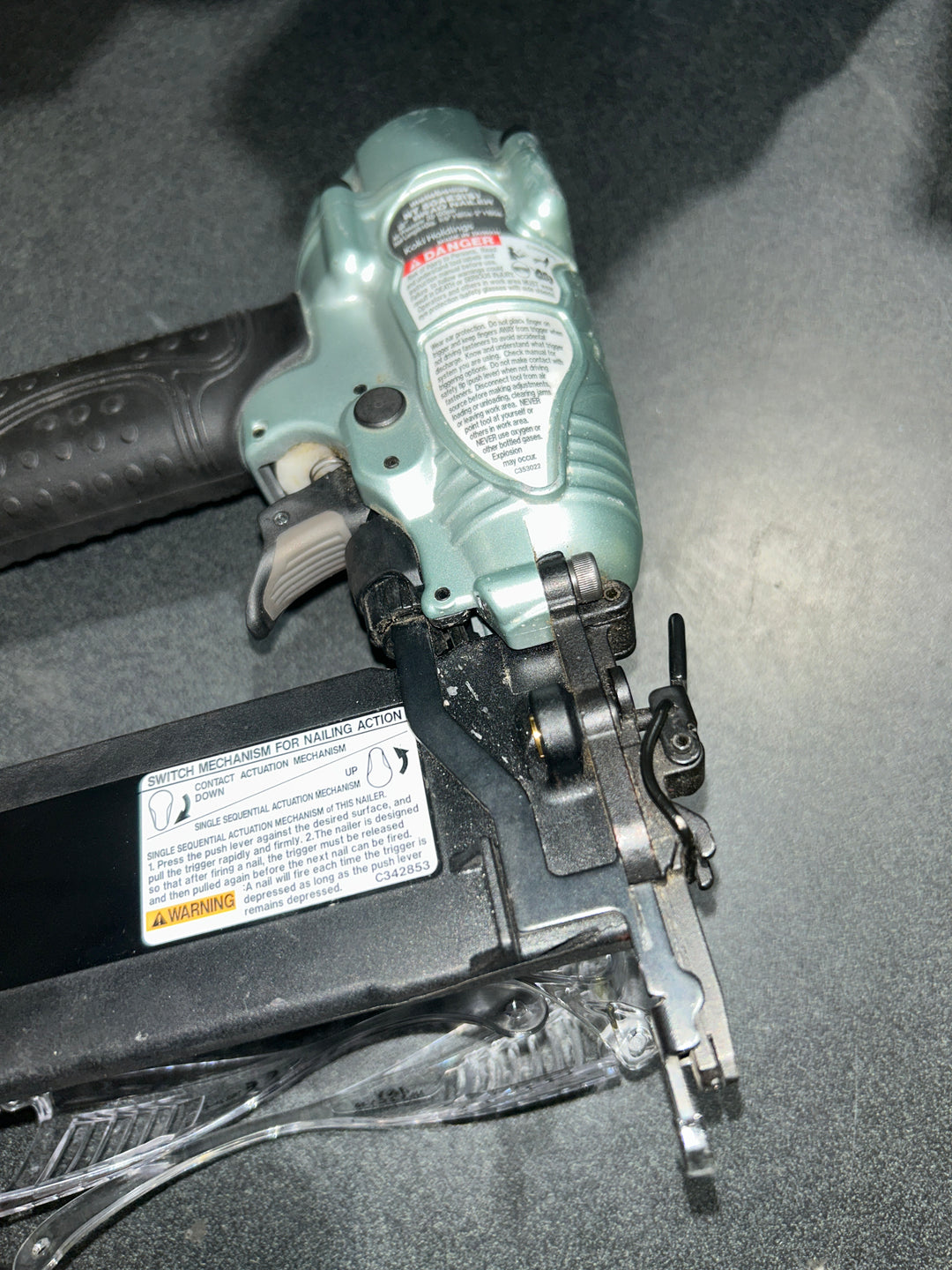 Clavadora neumática de clavos rectos Metabo HPT de 2 pulgadas y calibre 18 (usada)