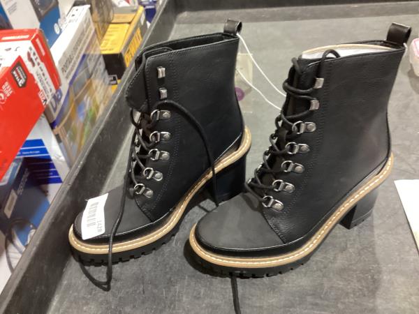 Lot # 1428 Women's Tessa Winter Boots Black 6.5 $35