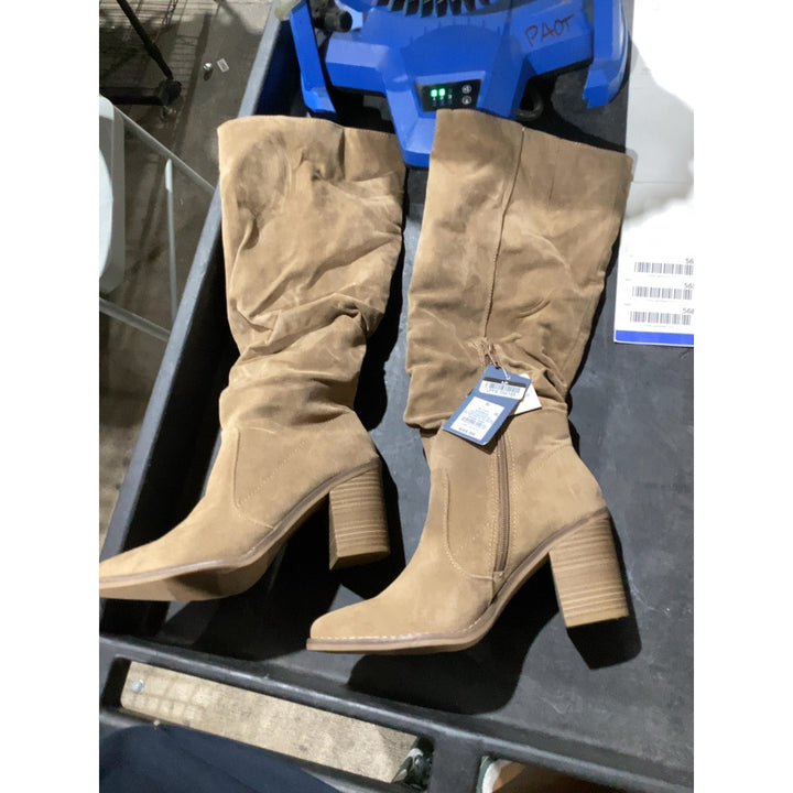 Lot # 561 Universal Thread Harlan Dress Boots $31.49