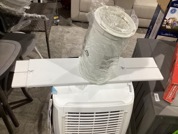 Lot # 2144 Delonghi 3-in-1 Air Conditioner $580