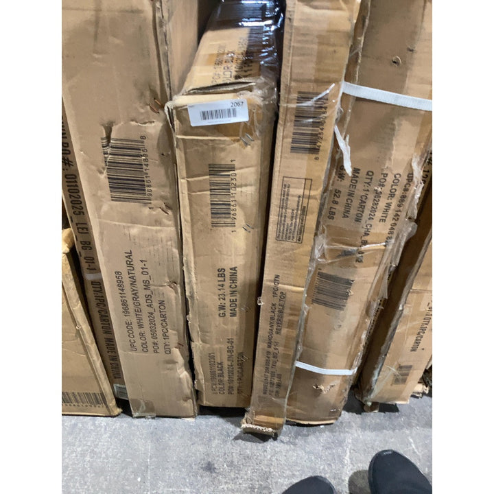 Lot # 2067 Flash Furniture Model 92.94 Patio Bar Table $92.94