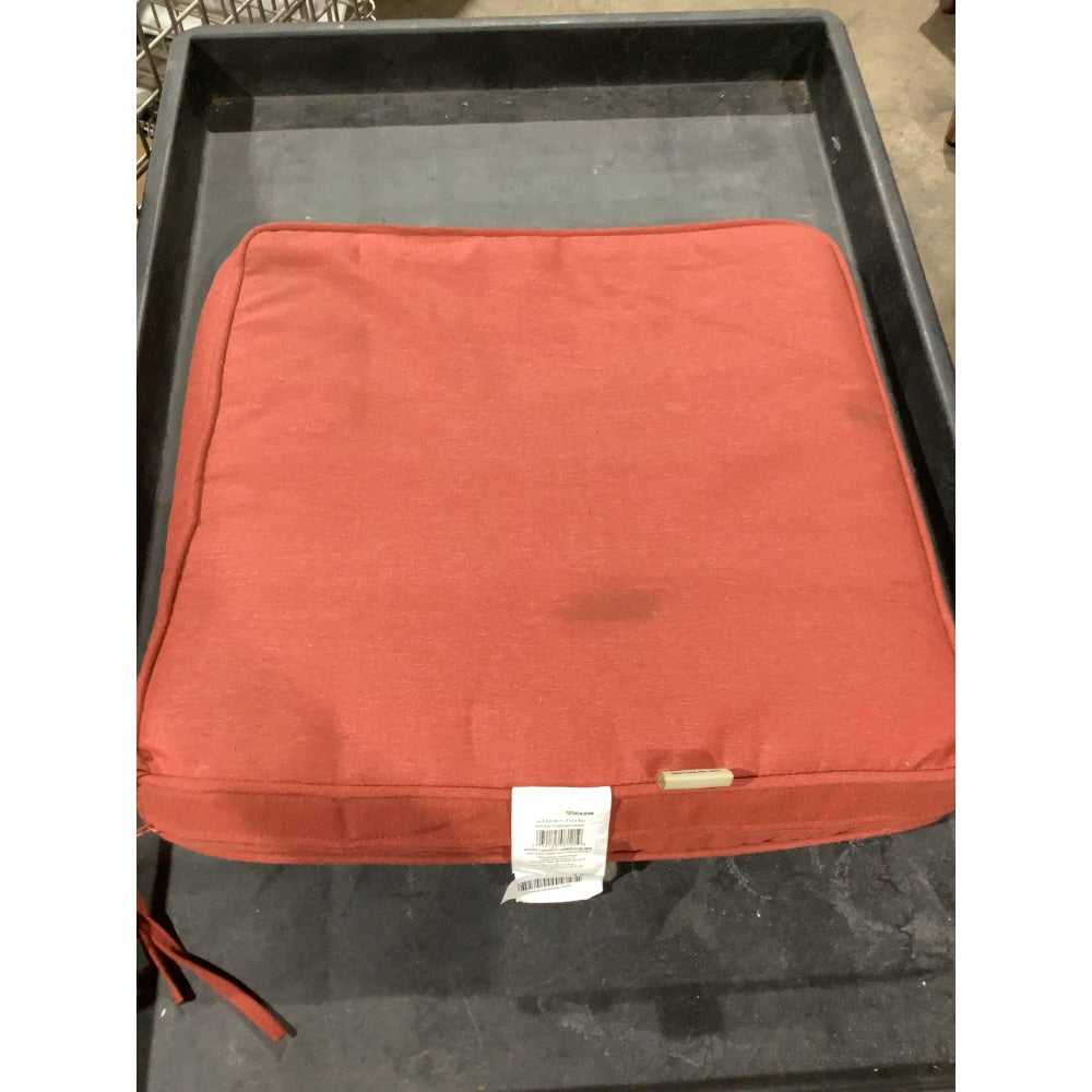 Lot # 1461 allen + roth Red Solid Patio chair cushion $33