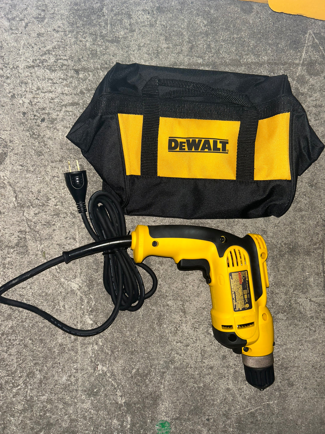 DEWALT 3/8-in Keyless Drill (Soft Bag Included) (USED)