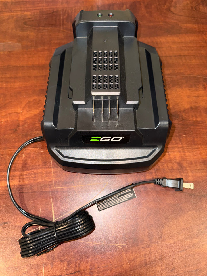 Cargador estándar de iones de litio EGO Power+ CH2100 de 56 voltios para equipos EGO Power+ (caja abierta) 