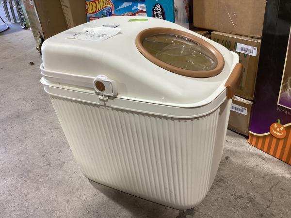 Lot # 1534 SportPet Food Storage Bin 25 lbs Capacity $32