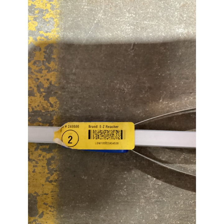 Lot # 861 E-Z Reacher 32in Grabber Tool - Mobility Aid $25