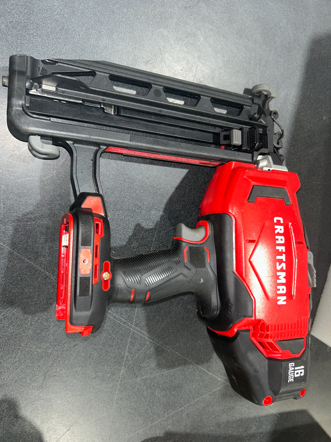 CRAFTSMAN V20 2-1/2-in 16-Gauge Cordless Straight Finish Nailer (Battery Not Included and Charger Not Included) (used)