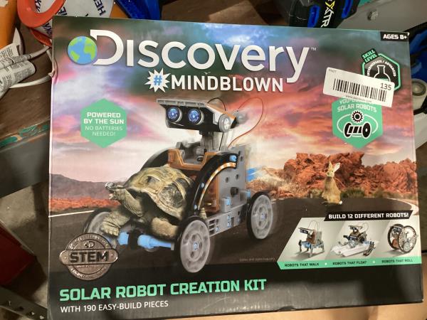 Lot # 135 Discovery Mindblown Solar Robot Creation Kit $25