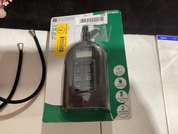 Lot # 566 Utilitech 15Amps 120V 2-Outlet Plug Lighting Timer