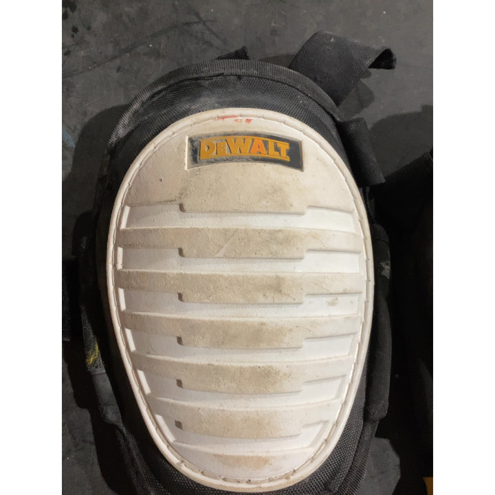 Lot # 1117 DeWalt Knee Pads $25.00