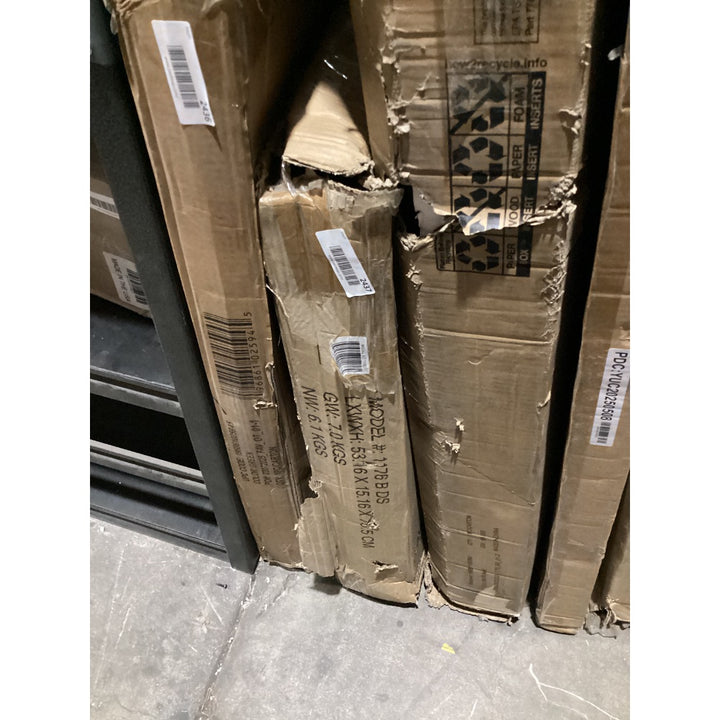 Lot # 2437 Regalo Pet Gate $89.97