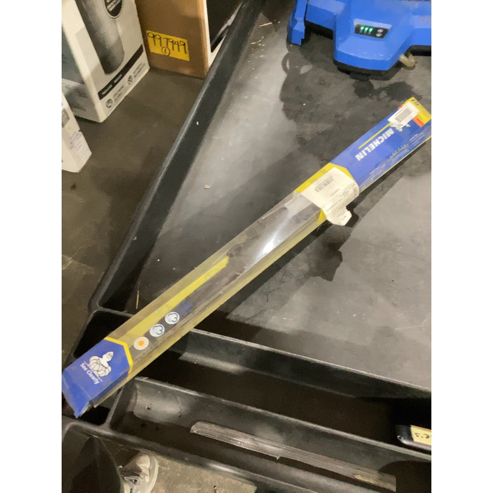 Lot # 56 Michelin Hybrid Blade Fit Right Design Premium All Season 19