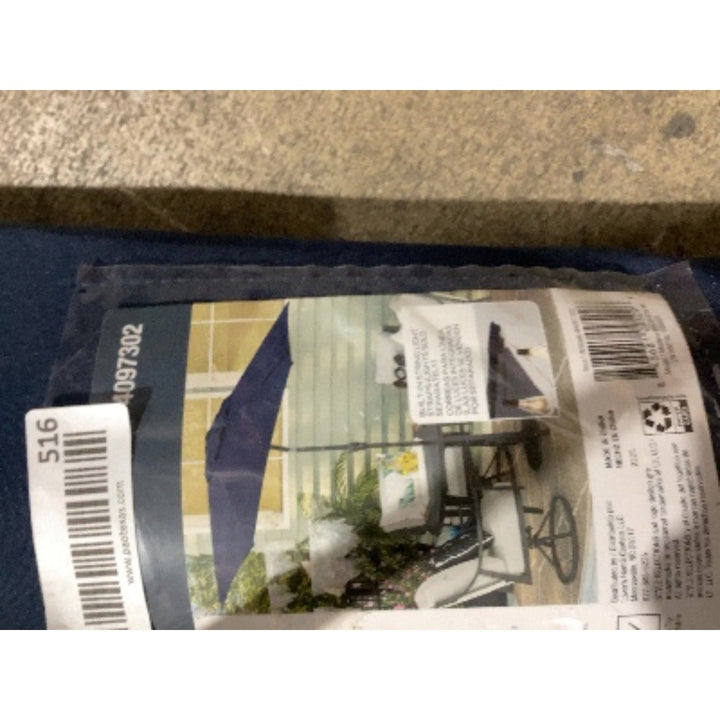Lot # 516 Style Selections 7.5ft Navy Patio Umbrella $70