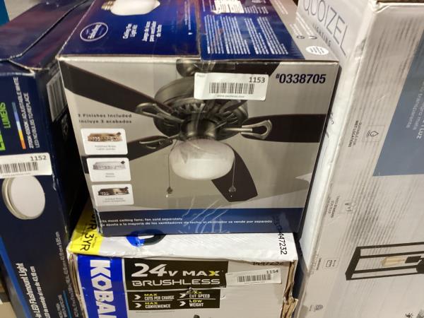Lot # 1153 Harbor Breeze 4-in 1-Ceiling Fan Light Kit