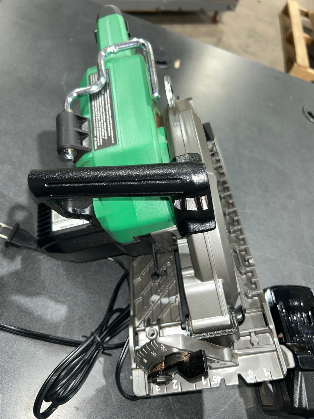 Metabo HPT Multi-Volt 36-volt 4 -Amp 7-1/4-in Brushless Hybrid Capable Cordless Circular saw (Battery Included and Charger Included) (Used) (no box)