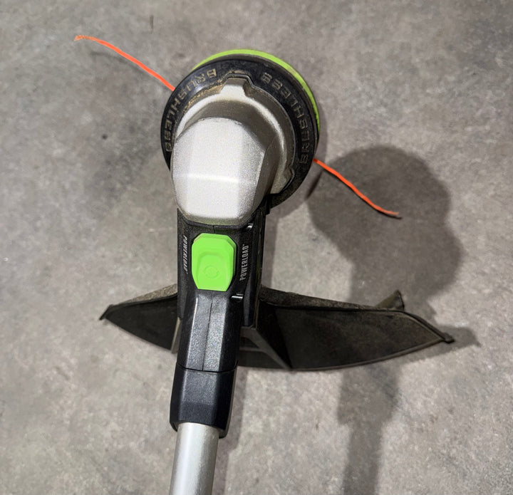 Desbrozadora de hilo a batería EGO POWERLOAD de 56 voltios y 15 pulgadas con eje telescópico (usada) (herramienta sin accesorios)